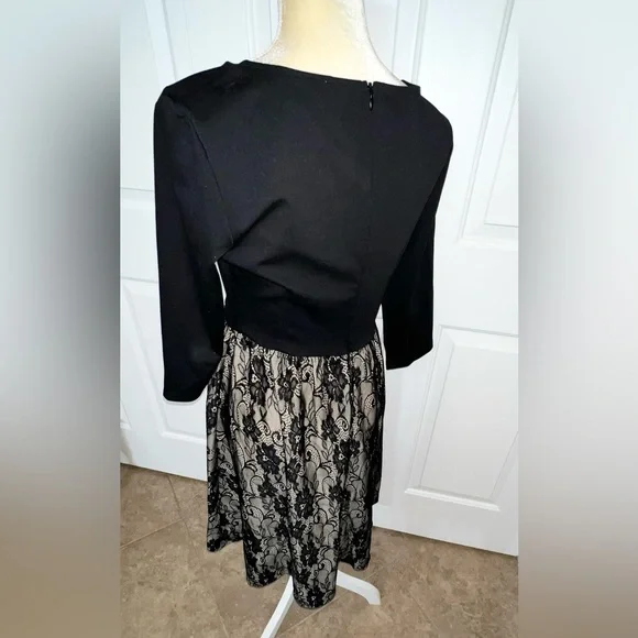 $3 BEAUTIFUL BLACK LACE DRESS SIZE MED. $3 WHEN BUNDLED - Picture 5 of 8